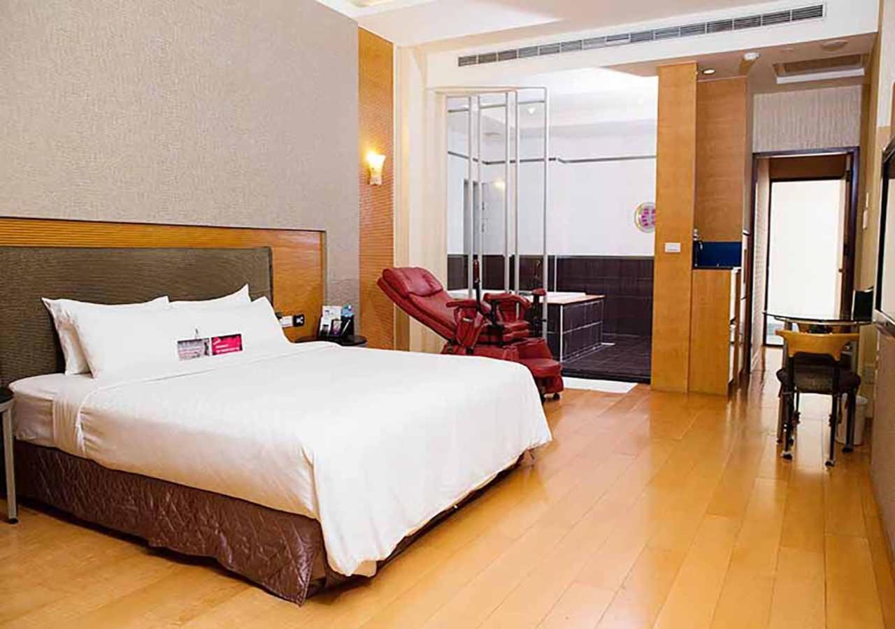 Royal Group Motel Chien Kuo Branch Kaohsiung Exterior foto